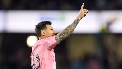 Messi iguala a Pelé y va por Juninho