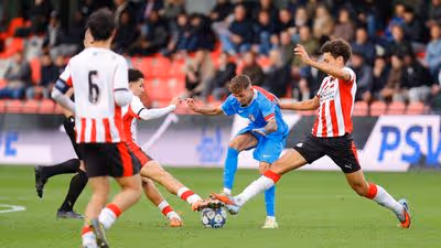 El Atlético se deshace en Eindhoven y se complica el Top-6