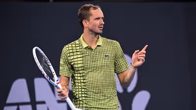 Medvedev sabe sufrir ante Majchrzak en Brisbane