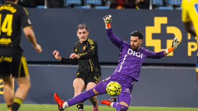 David Gil se posiciona en la portería del Cádiz