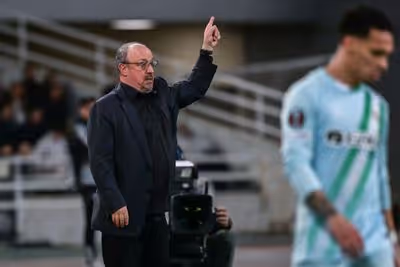 Benítez: “Si no marcamos, no aguantaremos la presión”