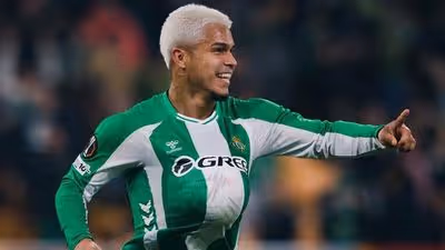Cucho vuelve a entrenar con el Betis a dos días del partido ante el Mallorca