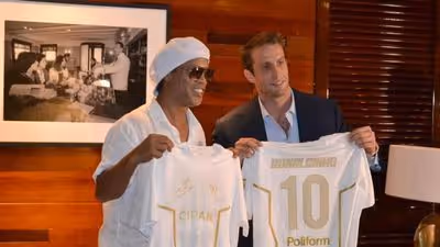 Ronaldinho vuelve a los campos: el brasileño ficha por el Ravenna a los 46 años