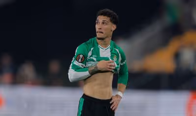 Una colisión de dos, Bartra y Llorente, que echó del campo a once