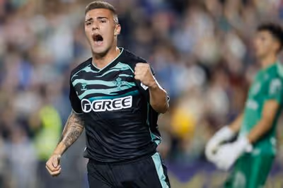 Pablo García, feliz por su doblete y la clasificación del Betis: