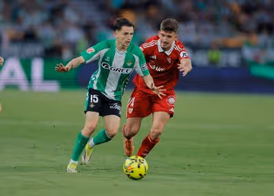 Kike Salas, nueva baja confirmada para el Barcelona-Sevilla