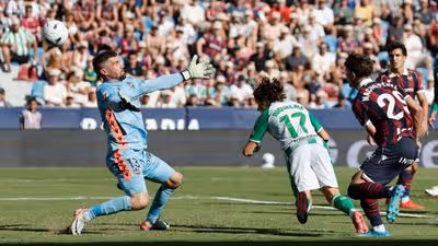 Riquelme se reivindica a base de goles
