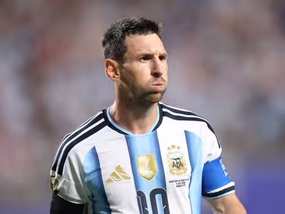 Argentina 'weigh up two important changes' to line-up vs England amid Lionel Messi update