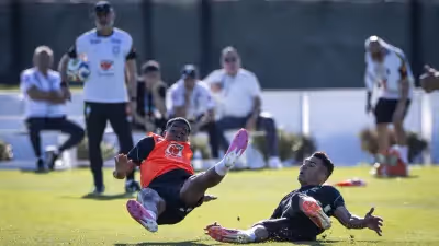 Carrinho de Casemiro em Endrick marca treino da Seleção Brasileira