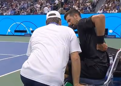 Otro día que Djokovic parece lesionado... y acaba ganando el partido