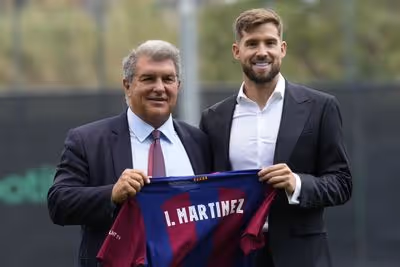 Íñigo Martínez: un adiós inesperado que no permite al Barcelona resolver el fair play financiero