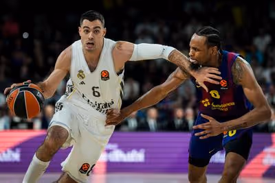El Real Madrid se olvida de sus penas fuera de casa ganando en Barcelona