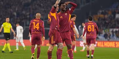 Roma vence e 'cola-se' ao Nápoles com o pódio da Liga italiana na mira