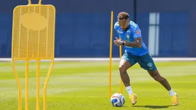Seleção: Neymar treina novamente, mas não deve ser titular contra Escócia