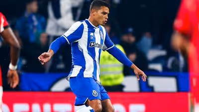 O "Monstro" no seu Castelo: Thiago Silva estreia-se e jornais brasileiros repercutem positivamente