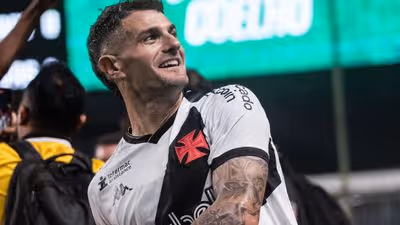 Homenageado, Pablo Vegetti se despede do Vasco como maior goleador da década