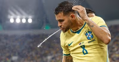 No apagar das luzes, Brasil empata com a Austrália na estreia do novo ciclo de Copa do Mundo