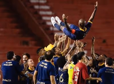 Vágner Love encerra carreira com gol em último lance na vitória do Retrô na Copa do Nordeste