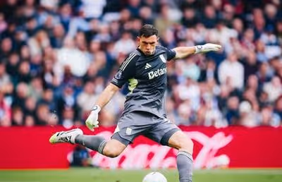 Goleiro Dibu Martínez tem lesão e desfalca seleção argentina em amistosos antes da Copa