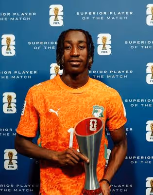 Sensação marfinense da Copa, Yan Diomandé envia carta para irmã falecida: “Desde que você morreu, me sinto vazio”