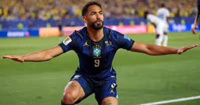 Ítalo Ferreira promete pranchas a Matheus Cunha após gols pelo Brasil