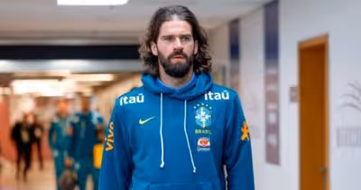Alisson iguala Julio Cesar e entra no top 3 de goleiros do Brasil com mais jogos em Copas