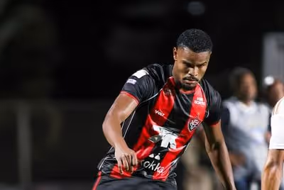 Nathan Mendes sofre lesão no joelho contra o ABC e vira preocupação no Vitória