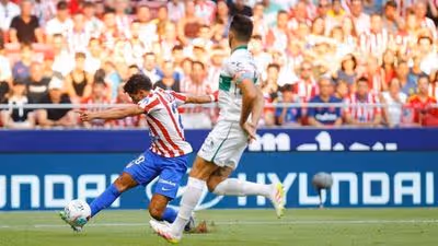 El Atlético, en Elche pero con la cabeza en la Champions