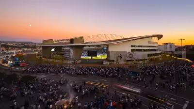Farioli e Mourinho não surpreendem nos onzes iniciais