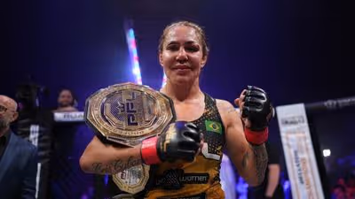 Cris Cyborg retorna após 1 ano e defende cinturão do PFL na França