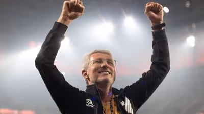 Odair vibra com acesso e encaminha renovação no Athletico
