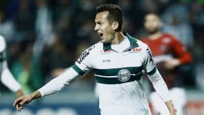 Ex-Coritiba acerta com clube da Série B para 2026