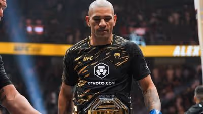 UFC 320: Poatan atropela Ankalaev em menos de dois minutos e retoma cinturão