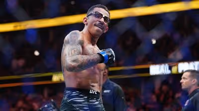 Carlos Prates promete nocaute e mira cinturão após o UFC 322