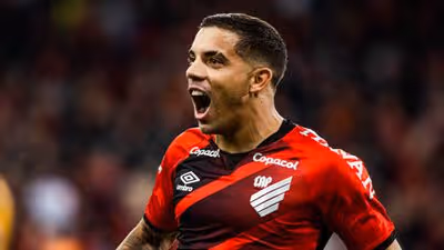 Campeão pelo Athletico, uruguaio vive drama antes de estrear em novo clube