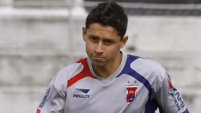 Revelação do Paraná pode trocar clube pelo principal rival