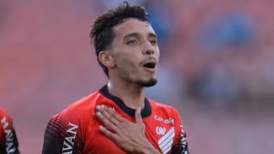 Com dupla explosiva, Athletico quase derruba o invencível Londrina