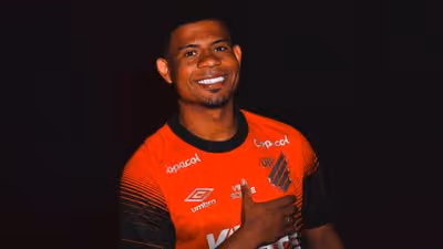 Athletico oficializa Gilberto, lateral da base do Palmeiras