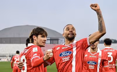 Volante revelado no Athletico conquista acesso na Itália