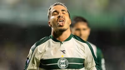Coritiba pode perder de graça o líder de assistências do Brasileirão