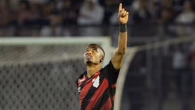 De esquecido a herói: Leozinho crava vitória como melhor atuação pelo Athletico