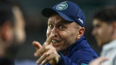 Coritiba busca disparar na liderança diante do Atlético-GO; veja as escalações