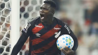 Viveros, do Athletico, entra na lista dos 10 jogadores mais valiosos do Brasileirão