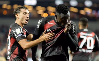 Viveros vira herói e explode a Baixada em noite épica do Athletico