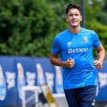 Deniz Gül evoluiu e está mais perto de entrar nas contas para o V. Guimarães