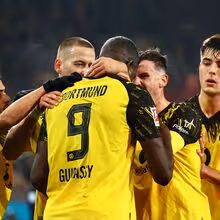 Dortmund derrota Augsburgo e sobe provisoriamente ao 2.o lugar da Bundesliga