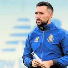 Plantel do FC Porto regressa aos treinos na terça-feira