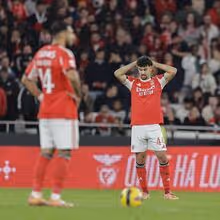Benfica corre contra a história: Bruno Lage e Rui Vitória servem de exemplos para Mourinho