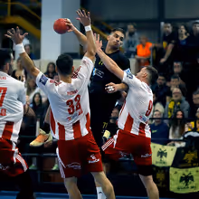 AEK lidera na Grécia com portugueses em destaque
