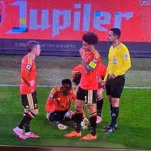 Lukebakio deixa jogo da Bélgica com queixas físicas